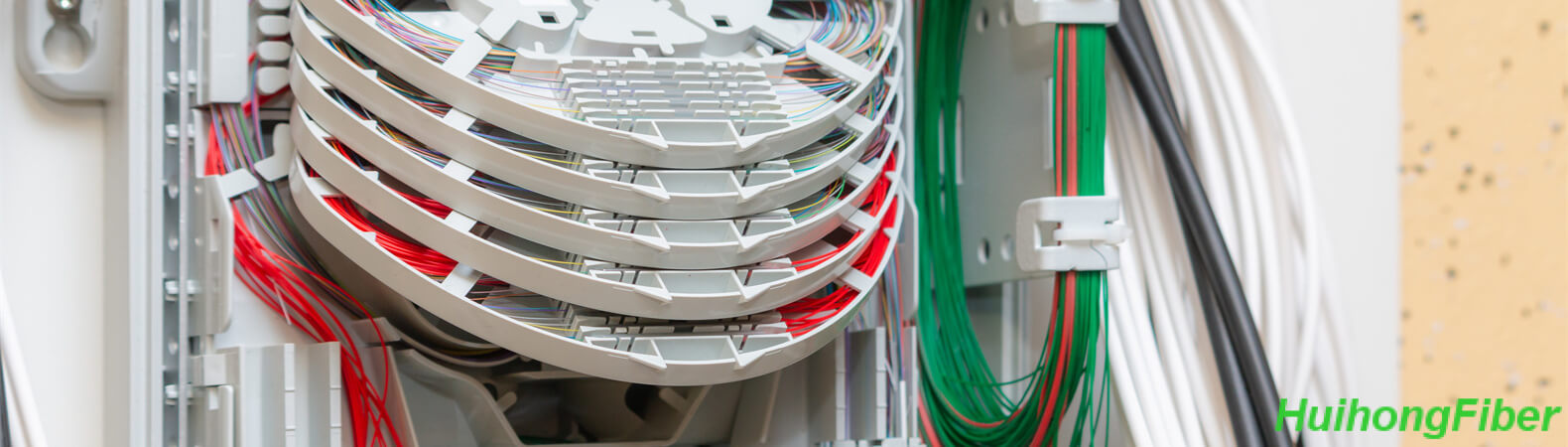 installing fiber optic splice trays in telecommunications enclosures